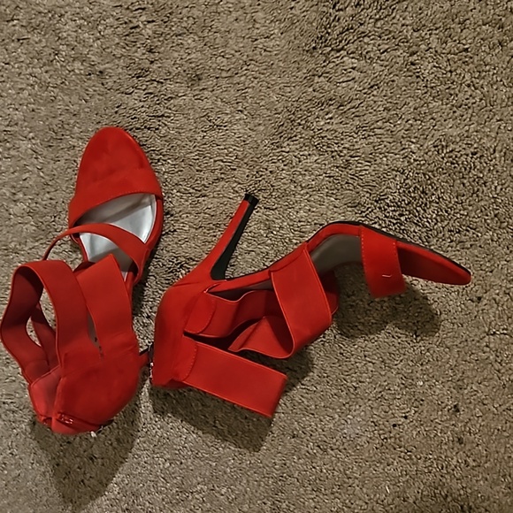 Women Heel - Picture 3 of 3